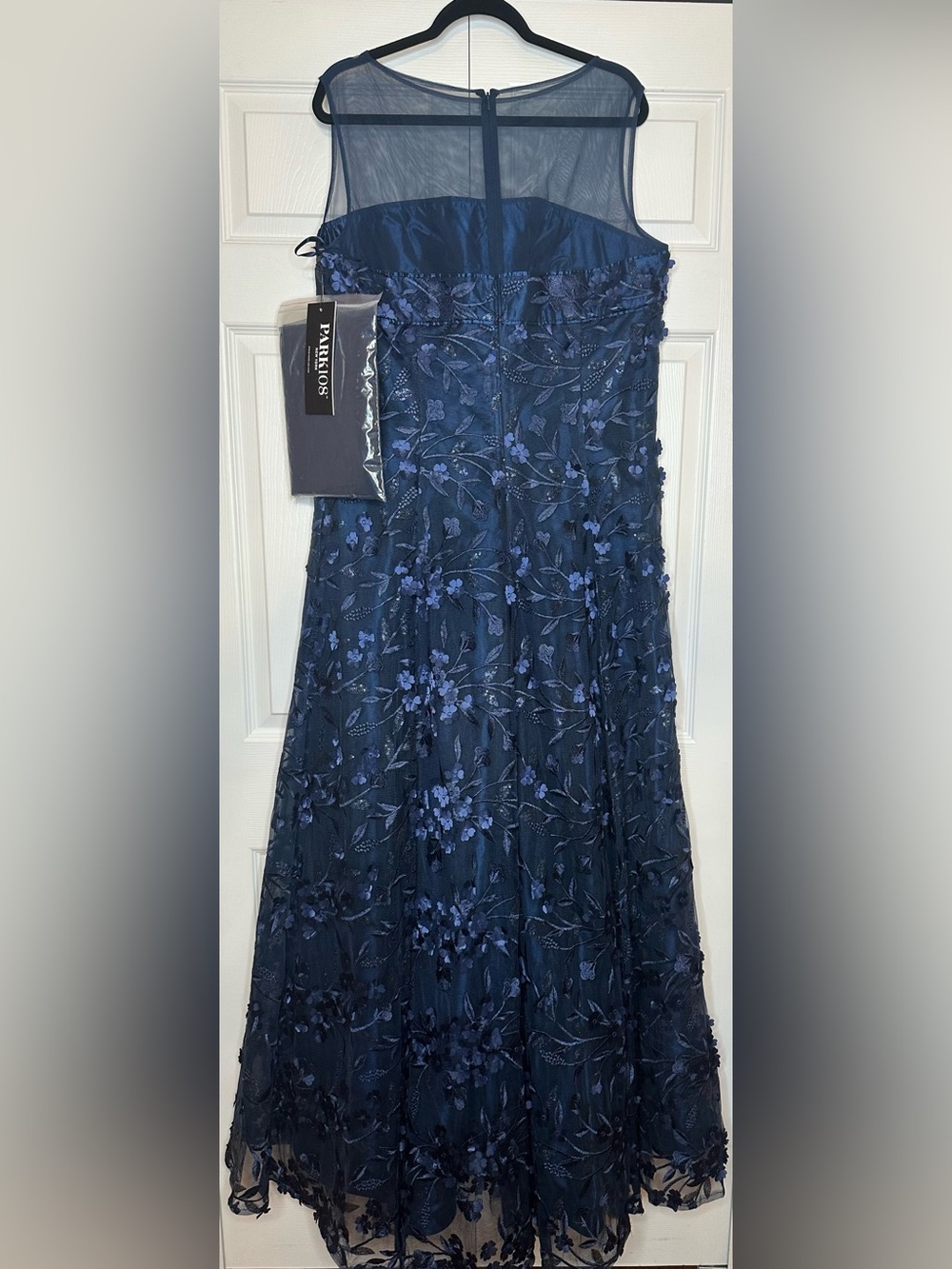 Sleeveless Navy Floral Lace Evening Dress NWT Size 18 M124X - Picture 2 of 3